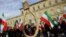 Vidi se omča dok ljudi drže iranske zastave tokom protesta na dan Minhenske sigurnosne konferencije, u Minhenu, Njemačka, 17. februara 2023. 
