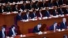 中國領導人習近平在北京人大會堂出席全國人大會議閉幕式期間投票。（2024年3月11日）