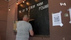 Кафуле покрај фронтот ѝ пркоси на руската инвазија