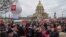 Franse pran lari pou pwoteste kont pwoje lwa retret la nan Paris, Lendi 20 Mas, 2023. 