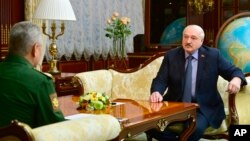 د بېلاروس صدر الېکسندر لوکاشینکو او د روس دفاع وزیر سېرګي شویګو د بېلاروس په سرښار مېنسک کې