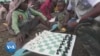 Le jeu d'échecs pour apaiser les traumatismes des enfants déplacés à Kibati, dans l'Est de la RDC