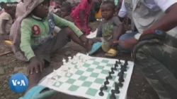 Le jeu d'échecs pour apaiser les traumatismes des enfants déplacés à Kibati, dans l'Est de la RDC