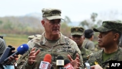 资料照片：美国太平洋司令部陆军司令查尔斯·弗林在接受媒体的采访。