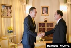 FILE - Thailand's new Prime Minister Srettha Thavisin meets with caretaker former Prime Minister Prayuth Chan-ocha at the government house in Bangkok, Thailand August 24, 2023. Government House/Handouts via REUTERS