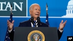 Prezidan Joe Biden pale pandan yon konferans pou lapres apre rankont o some LOTAN an nan Washington, Jedi 11 Jiye, 2024. 