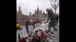莫斯科民众悼念遇刺反对派领袖涅姆佐夫