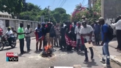 Manifestan Kap Fè Sit-In Devan Primature la Mande Demisyon PM Ariel Henry