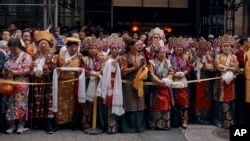 Supporters wait for the Dalai Lama's arrival at Park Hyatt hotel, in New York, June 23, 2024.