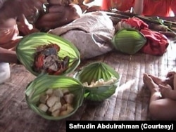 Tempat makanan yang disebut obayai, dari suku ini yang terbuat dari daun palem atau woka. (Foto: Dok Safrudin Abdulrahman)