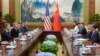 중국을 방문 중인 토니 블링컨 미국 국무장관이 26일 베이징 댜오위타이 국빈관에서 왕이 중국 외교부장을 만나 외무장관 회담에 진행하고 있다.
