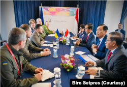 Bertemu dengan Presiden Ukraina Zelenskyy, Jokowi menyatakan Indonesia siap menjadi jembatan perdamaian antara Ukraina dan Rusia. (Foto: Biro Setpres)