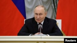 14일 블라디미르 푸틴 러시아 대통령이 러시아 모스크바에서 새 정부 구성원들과의 회의 중 발언하고 있다.