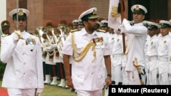 (FILE) Wasantha Karannagoda inspects honour guards during a welcome ceremony in 2006.