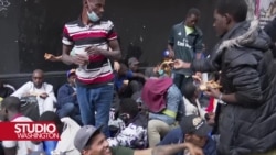 New York: Skloništa puna, migranti spavaju na pločnicima dok čekaju pomoć