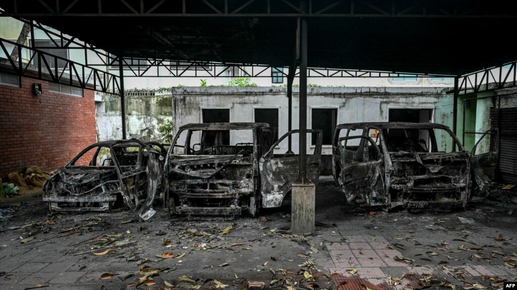 পাঁচই আগস্ট শেখ হাসিনার পদত্যাগের পর সারা দেশ জুড়ে আওয়ামী লীগ নেতা কর্মীদের বাসভবনে হামলা এবং বঙ্গবন্ধু স্মৃতি জাদুঘর সহ শত শত ভবনে অগ্নিসংযোগ করা হয়।