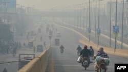 巴基斯坦城市拉合尔被雾霾笼罩。（2023年2月16日）