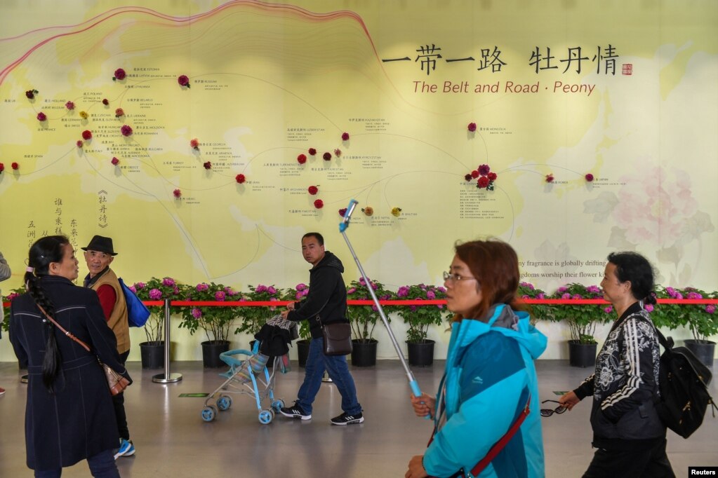 北京举办的一带一路展览会上展示的一带一路地图。（2019年4月29日）(photo:VOA)
