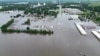 Potongan gambar dari video yang diambil dengan drone ini menunjukkan wilayah Rock Valley, Iowa, yang terendam banjir pada 22 Juni 2024, menyusul hujan deras yang turun di wilayah tersebut. (Foto: Chris VB/via Reuters)