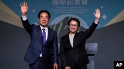 赖清德和他的竞选搭档萧美琴今年1月13日在台北庆祝赢得大选。