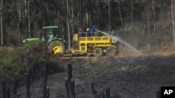 FILE - Firemen douse a wildfire in Howick, near Durban, South Africa, July 10, 2024. South Africa's emergency services said July 15, 2024, that several firefighters have died battling a bushfire in the eastern KwaZulu-Natal province and others are in a critical condition.