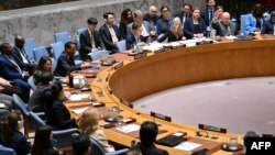 Para anggota Dewan Keamanan PBB memberikan suara untuk mendukung proposal gencatan senjata di Gaza di markas besar PBB hari Senin, 10 Juni 2024 di markas PBB di New York.
