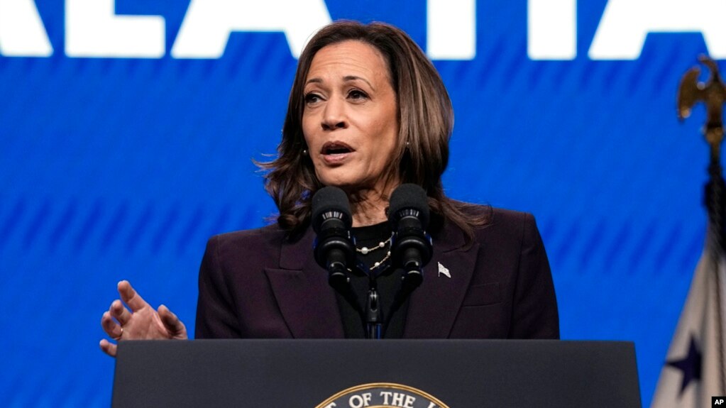 Nënpresidentja Kamala Harris duke mbajtur fjalim në Hjuston gjatë konventës kombëtare të Federatës Amerikane të Mësuesve (25 korrik 2024)