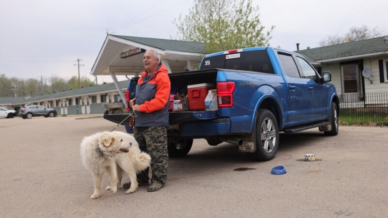 Fire threat eases near Canada’s oil sands hub