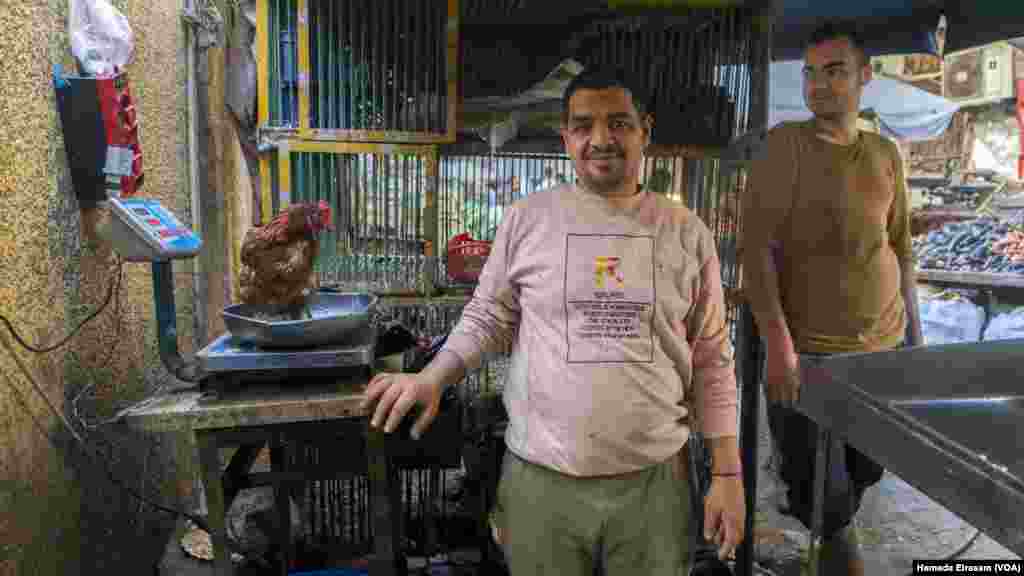 Moksha (left), a poultry butcher, says, “Last Ramadan, I sold around 500 kilograms of chicken each day — now, if I sell 100 kilograms, I would call myself lucky.” (Hamada Elrasam/VOA)