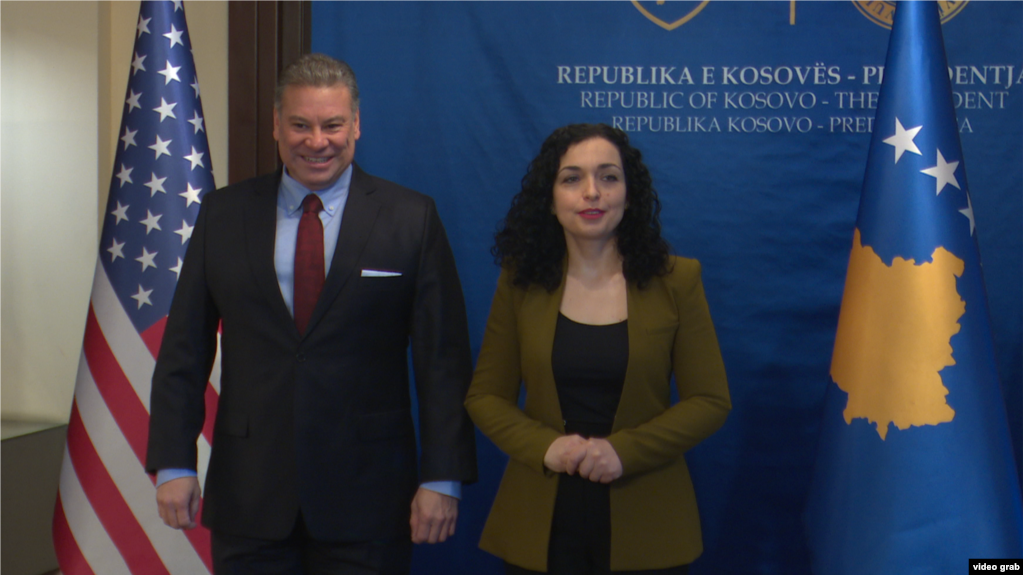 Escobar: Jam optimist për një zgjidhje paqësore Kosovë – Serbi