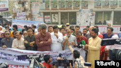 আগামী ১১ মার্চ ঢাকাসহ সব বিভাগীয় শহরে মানববন্ধন কর্মসূচি ঘোষণা করেছে বাংলাদেশের সাতটি রাজনৈতিক দলের জোট গণতন্ত্র মঞ্চ। শনিবার, ৪ মার্চ, ২০২৩। 