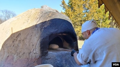 Modern Baker Finds His Passion in 18th-Century Recipes