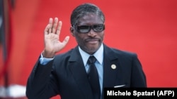 Le vice-président de la Guinée équatoriale, Teodoro Nguema Obiang Mangue, est le demi-frère de Ruslan Obiang Nsue, tous deux sont sont les fils du président Obiang.