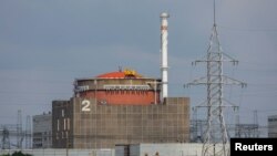 Vista de la central nuclear de Zaporiyia, incluidas su unidade nº 2, antes de la llegada de la misión de expertos del Organismo Internacional de Energía Atómica (OIEA) en las afueras de Enerhodar, en la región de Zaporiyia, Ucrania controlada por Rusia. 15 de junio de 2023. 