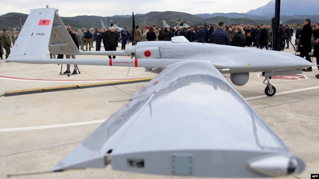 La douzaine de drones turcs Bayraktar TB2 et Bayraktar Akinci livrés serviront à l'armée burkinabè dans la lutte antijihadiste.