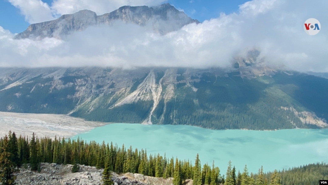 El Parque Nacional Banff abarca 6.641 kilómetros cuadrados de belleza natural. Está ubicado en la provincia de Alberta, Canadá, a poco más de una hora de la ciudad de Calgary.
