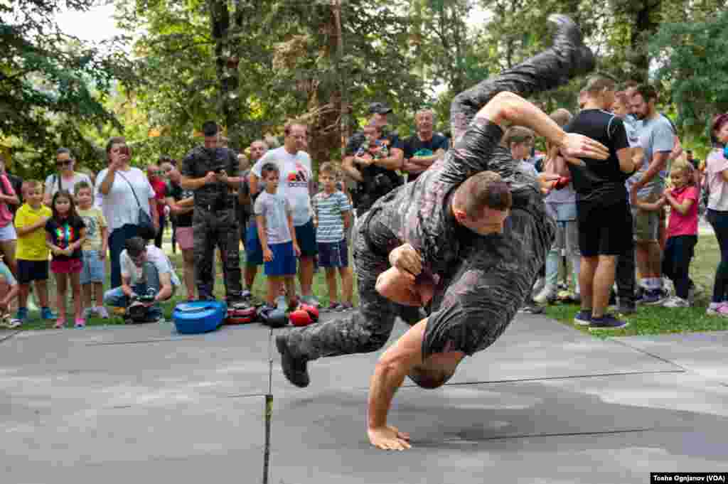 Денот на независноста одбележан со показни вежби и изложба на полициска и воена опрема во Градскиот парк