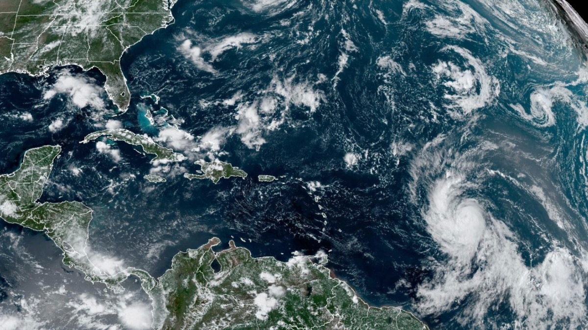 WebFi Huracán Lee alcanza categoría 2, se intensifica rápidamente rumbo al norte del Caribe
