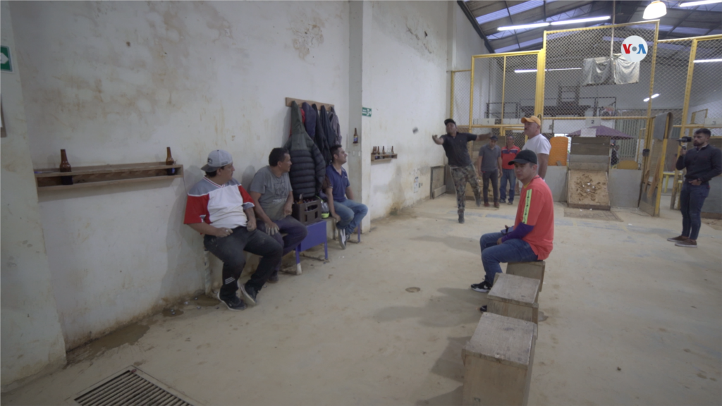 En la mayoría de pueblos y ciudades se encuentran canchas de tejo, algunas con fines deportivos, otras recreativos.&nbsp;