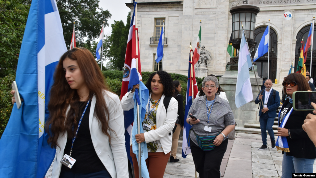 Los miembros del Congreso &nbsp;Iberoamericano por la Vida y la Familia, grupo que se opone al aborto, se manifestaron en las afueras de la OEA, reunida en Asamblea General en su sede en Washington.