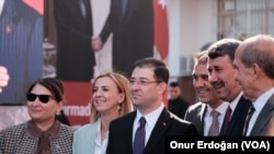 (Soldan sağa) MHP Büyükşehir Başkan Adayı Serdar Soydan'ın eşi, Serdar Soydan, Silifke Adayı Sadık Altunok, Anamur Adayı Hidayet Kılınç ve Tarsus Adayı Mahmut Tat