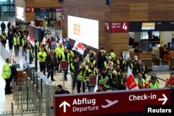 Berlin Havalimanı'nda çalışanlar grevde