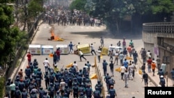 Anti-quota supporters clash with police and Awami League supporters at the Rampura area in Dhaka, Bangladesh, July 18, 2024. 