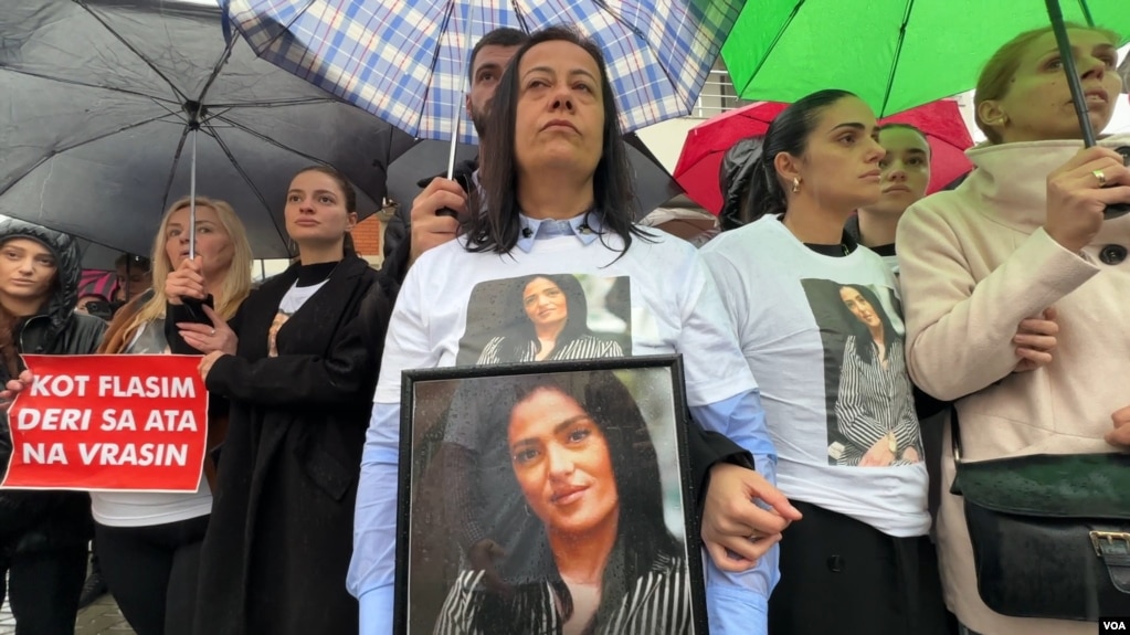 Protestë në Pejë pas vrasjes së një gruaje, bashkëshorti i së cilës tashmë ndodhet në paraburgim