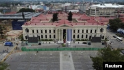 ARCHIVO - Una vista de drones del Palacio Nacional antes de la ceremonia de inauguración del segundo mandato del presidente de El Salvador, Nayib Bukele, en el centro de San Salvador, el Salvador, 31 de mayo de 2024. 