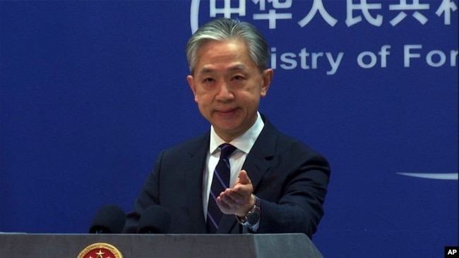 中国外交部发言人汪文斌在周一记者会上。（2023年2月13日）