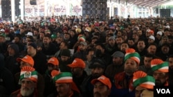 Thousands of locals gathered at the Bakshi Stadium in Kashmir valley, March 7, 2024. Many, however, said they had been forced to participate in the event where Indian Prime Minister Narendra Modi delivered a speech. (Wasim Nabi for VOA)