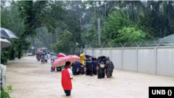 দুই দিনের টানা বর্ষণে বান্দরবানের সাঙ্গু ও মাতামুহুরী নদীর পানি বৃদ্ধি পাওয়ায়, শহরের নিম্নাঞ্চল প্লাবিত হয়েছে।