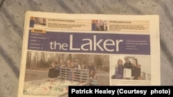 Edición impresa de The Laker en Fall River, estado de Nueva Escocia. Cuando cerró el periódico, el antiguo editor creó una publicación digital que ha tenido considerable éxito entre los lugareños.