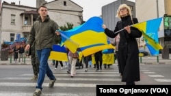Протестен марш низ Скопје против руската инвазија врз Украина